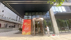 西安老三屆悅湖辦公樓旋轉(zhuǎn)門